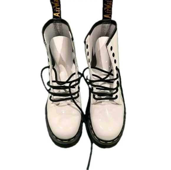 Dr. Martens Shoes - DOC MARTENS 😍